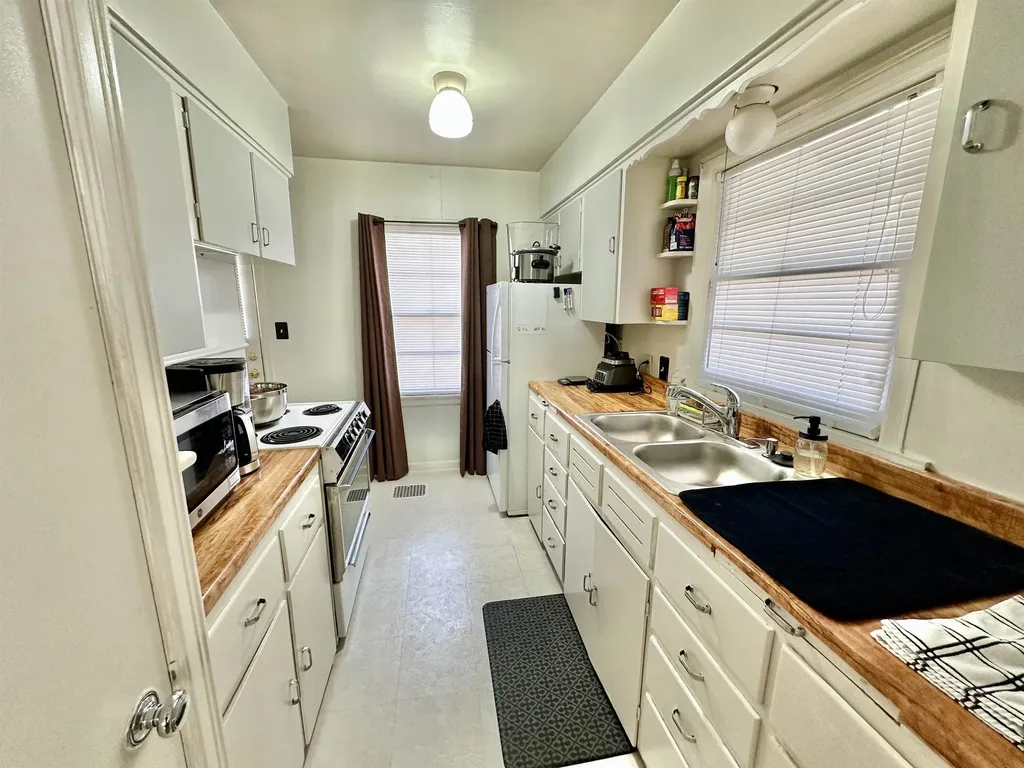 4904 E English & 156 S Glendale Wichita KS 67218