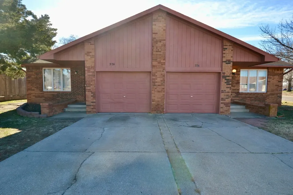 374-376 N Country Acres Wichita KS 67212