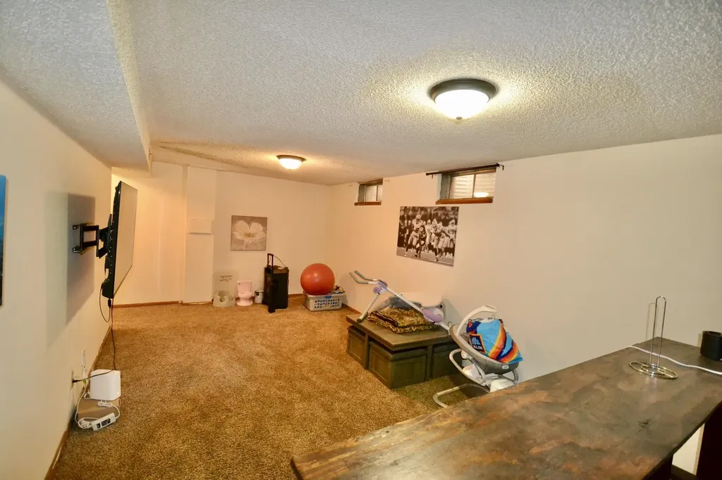 374-376 N Country Acres Wichita KS 67212