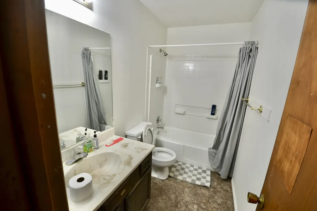 374-376 N Country Acres Wichita KS 67212