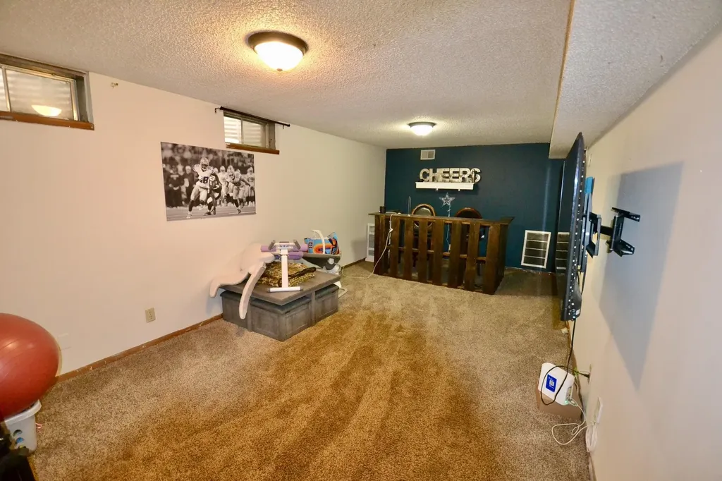 374-376 N Country Acres Wichita KS 67212