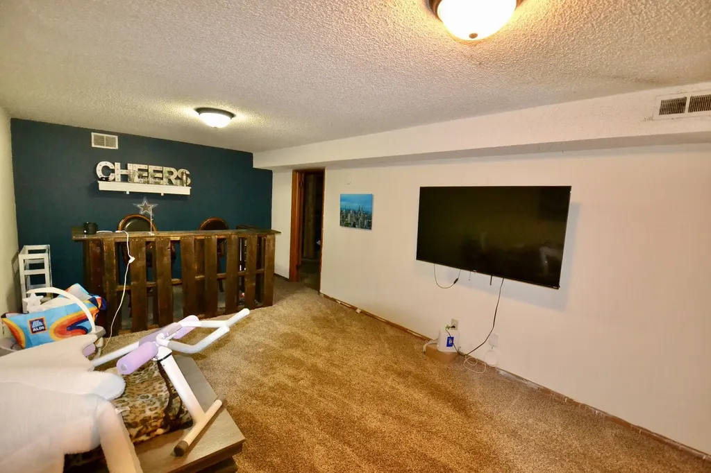 374-376 N Country Acres Wichita KS 67212