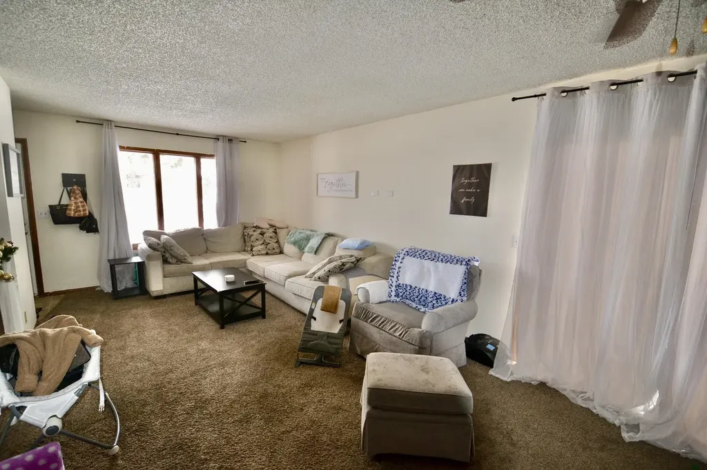 374-376 N Country Acres Wichita KS 67212