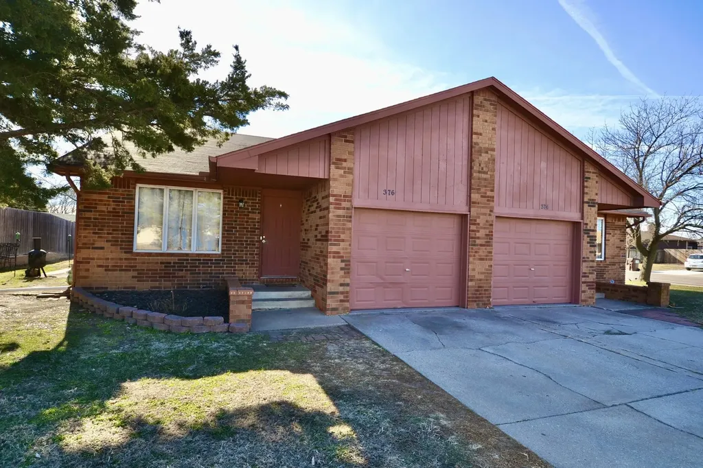 374-376 N Country Acres Wichita KS 67212