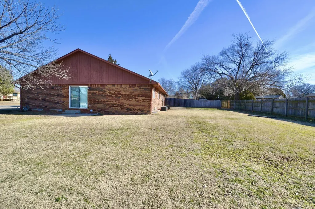 374-376 N Country Acres Wichita KS 67212