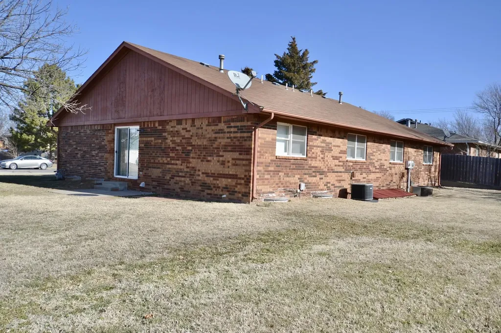 374-376 N Country Acres Wichita KS 67212