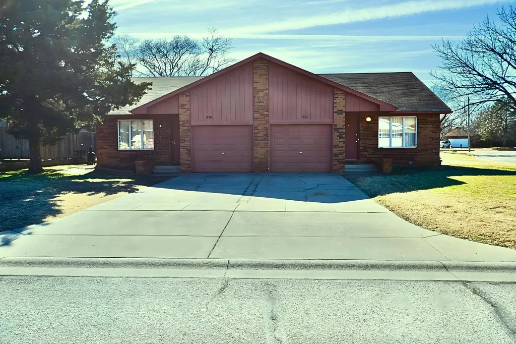 374-376 N Country Acres Wichita KS 67212