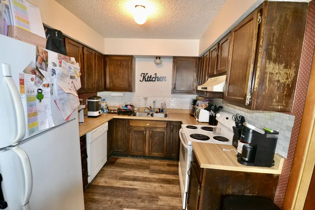 374-376 N Country Acres Wichita KS 67212