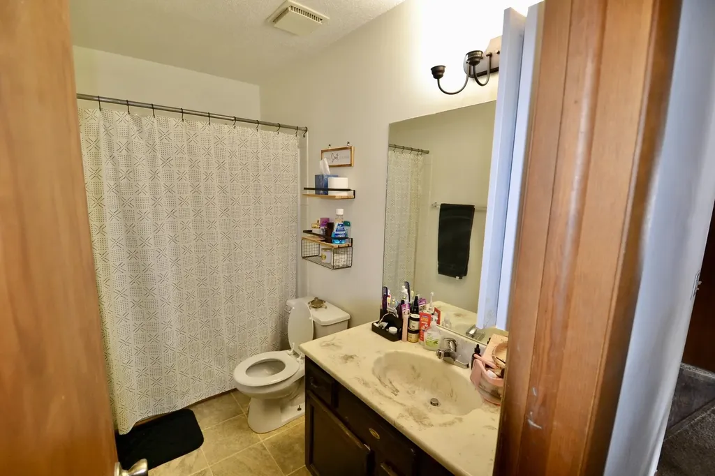 374-376 N Country Acres Wichita KS 67212
