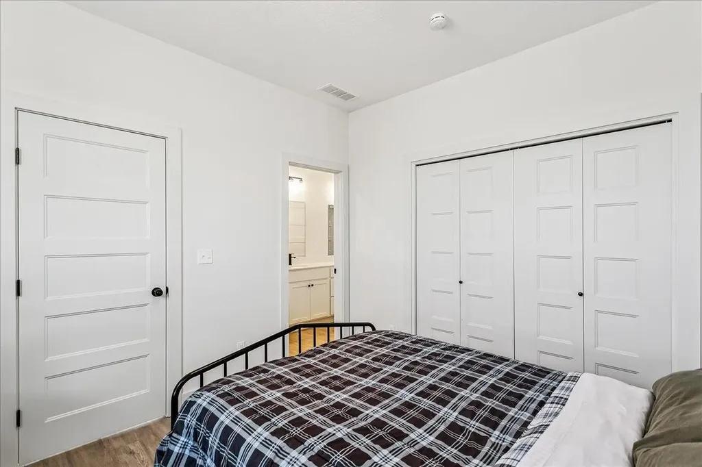 2807 E Sunnyslope Park City KS 67219