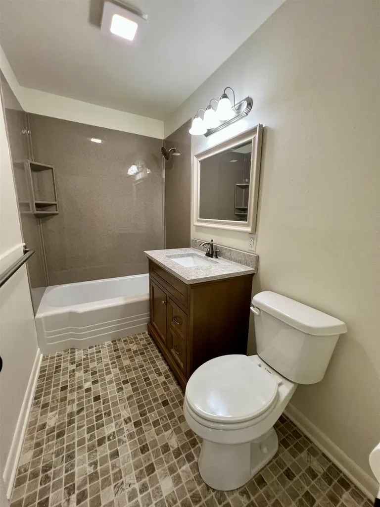 607 N 9th Arkansas City KS 67005