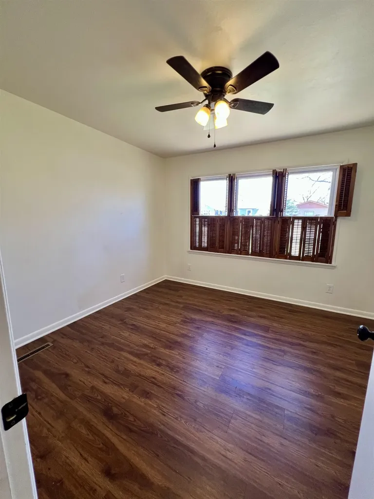 607 N 9th Arkansas City KS 67005