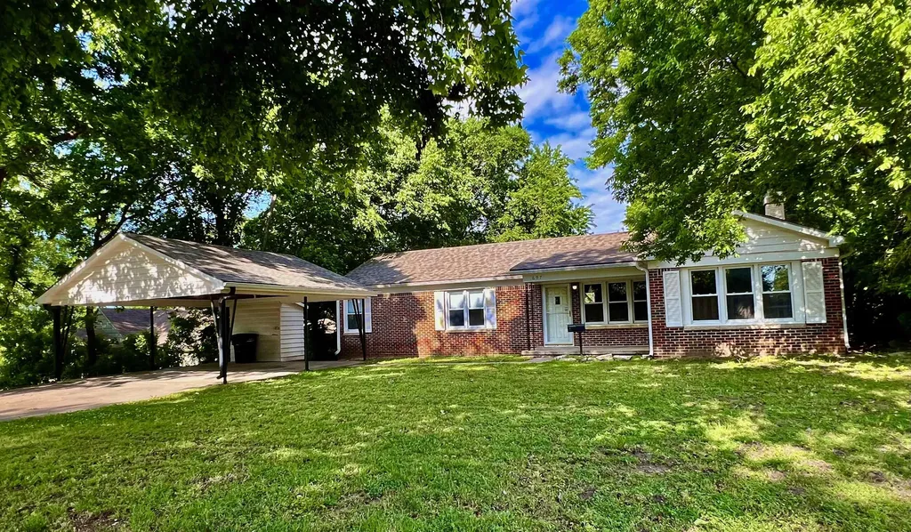 607 N 9th Arkansas City KS 67005