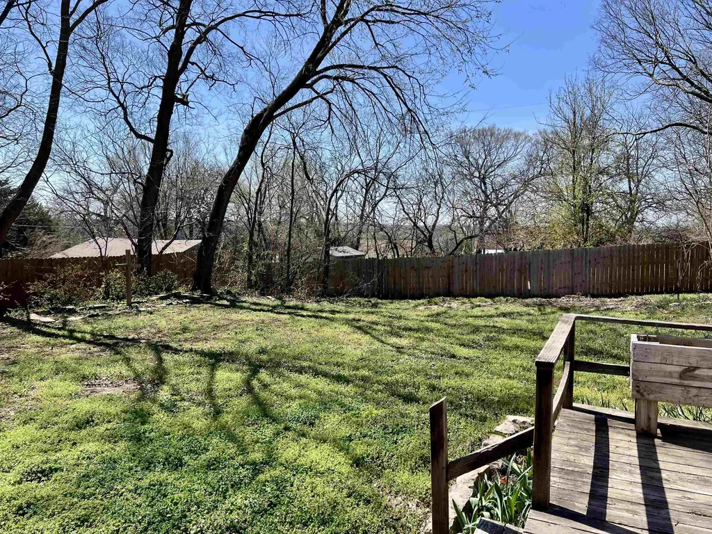 607 N 9th Arkansas City KS 67005