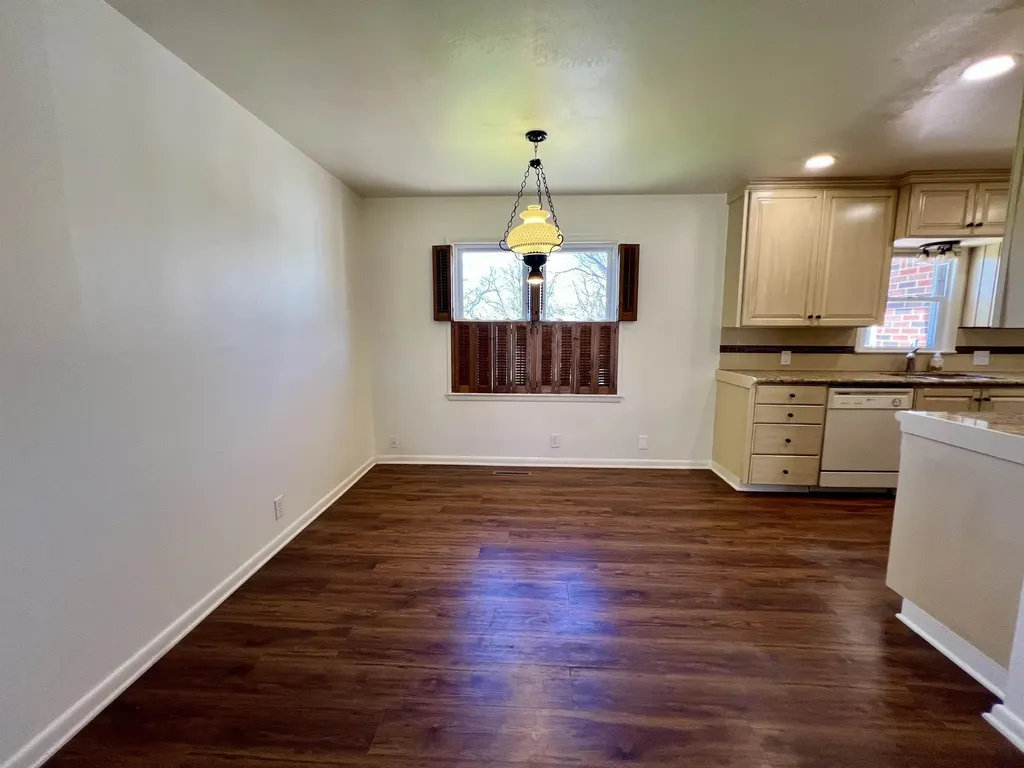 607 N 9th Arkansas City KS 67005
