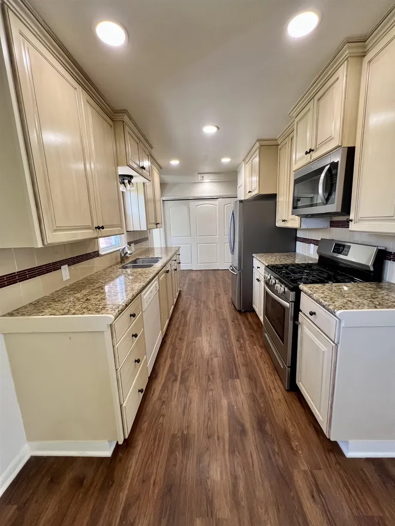 607 N 9th Arkansas City KS 67005