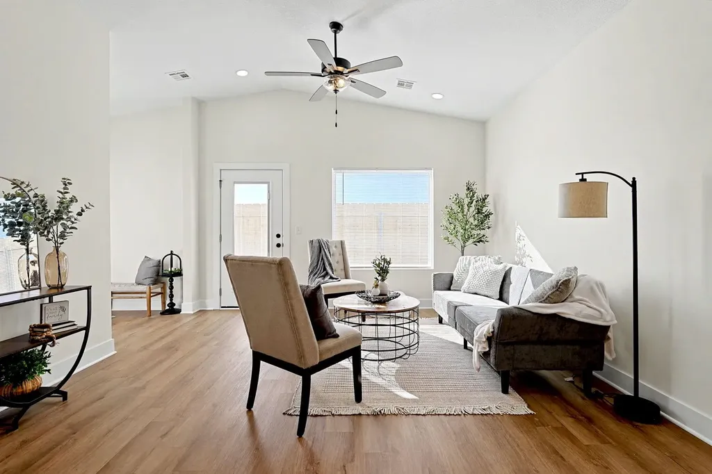3833-3835 S Bluelake Court Wichita KS 67215