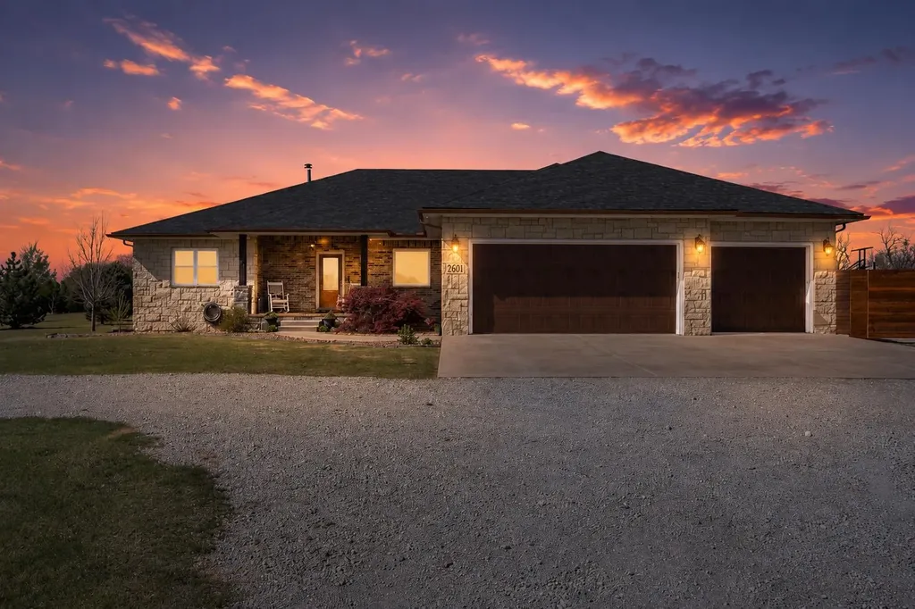 2601 S Brookmeadow Drive Garden Plain KS 67050