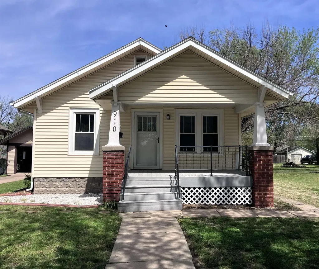910 E 7th Street Newton KS 67114