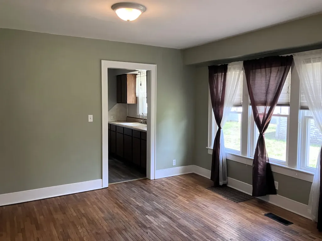 910 E 7th Street Newton KS 67114