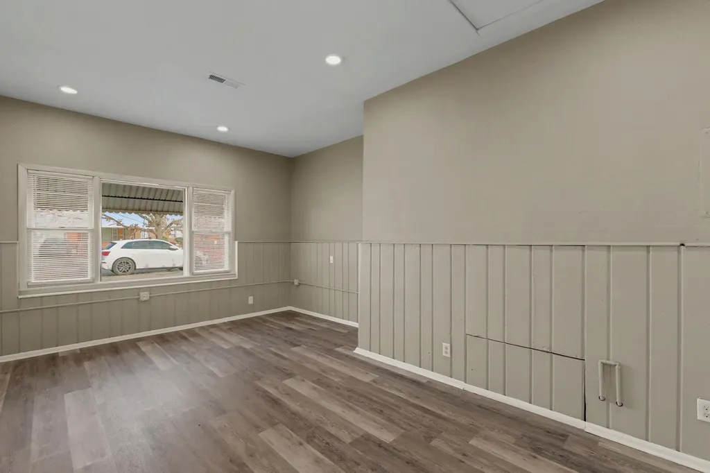 2869 S Mosley Street Wichita KS 67216