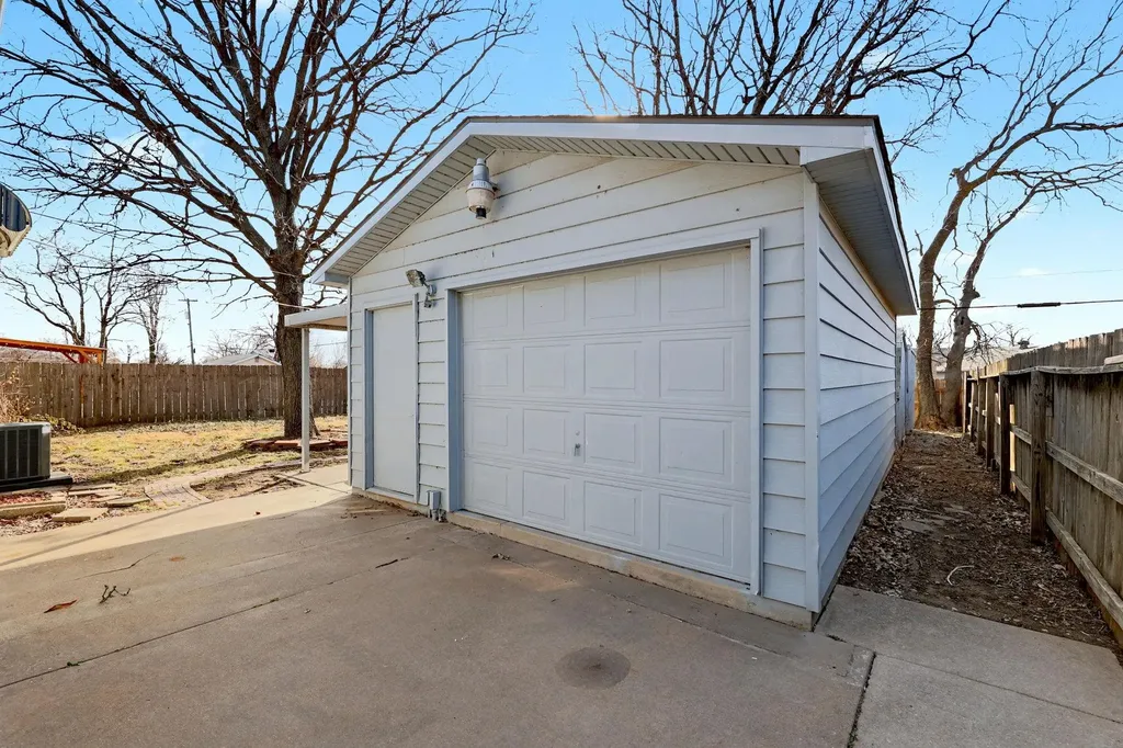2869 S Mosley Street Wichita KS 67216