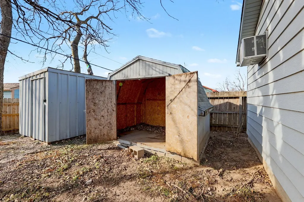 2869 S Mosley Street Wichita KS 67216