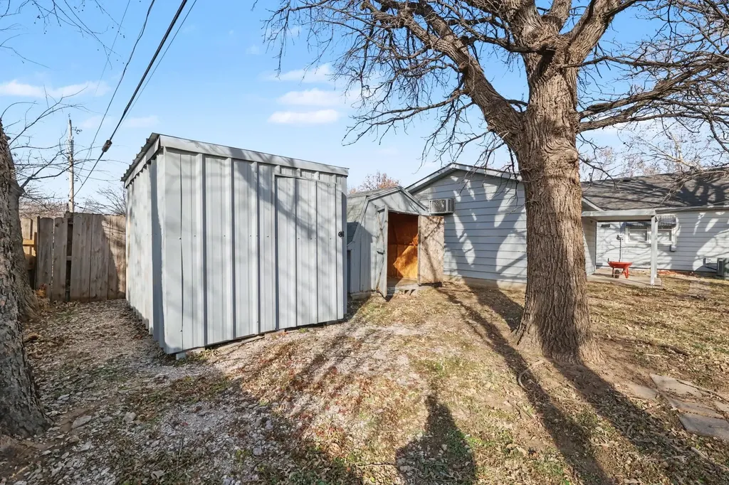 2869 S Mosley Street Wichita KS 67216
