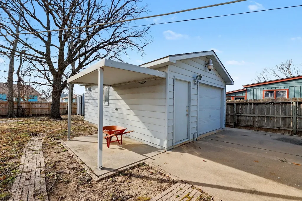 2869 S Mosley Street Wichita KS 67216
