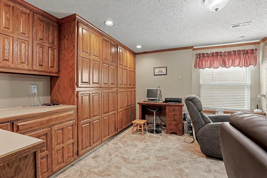 1129 N Manchester Court Wichita KS 67212