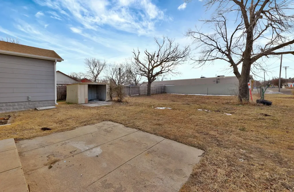 1423 W 1st Street N Wichita KS 67203