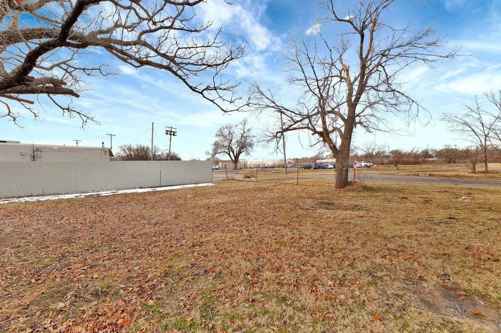 1423 W 1st Street N Wichita KS 67203