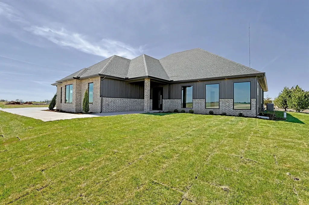 5275 N Eagle Crest Street Colwich KS 67030