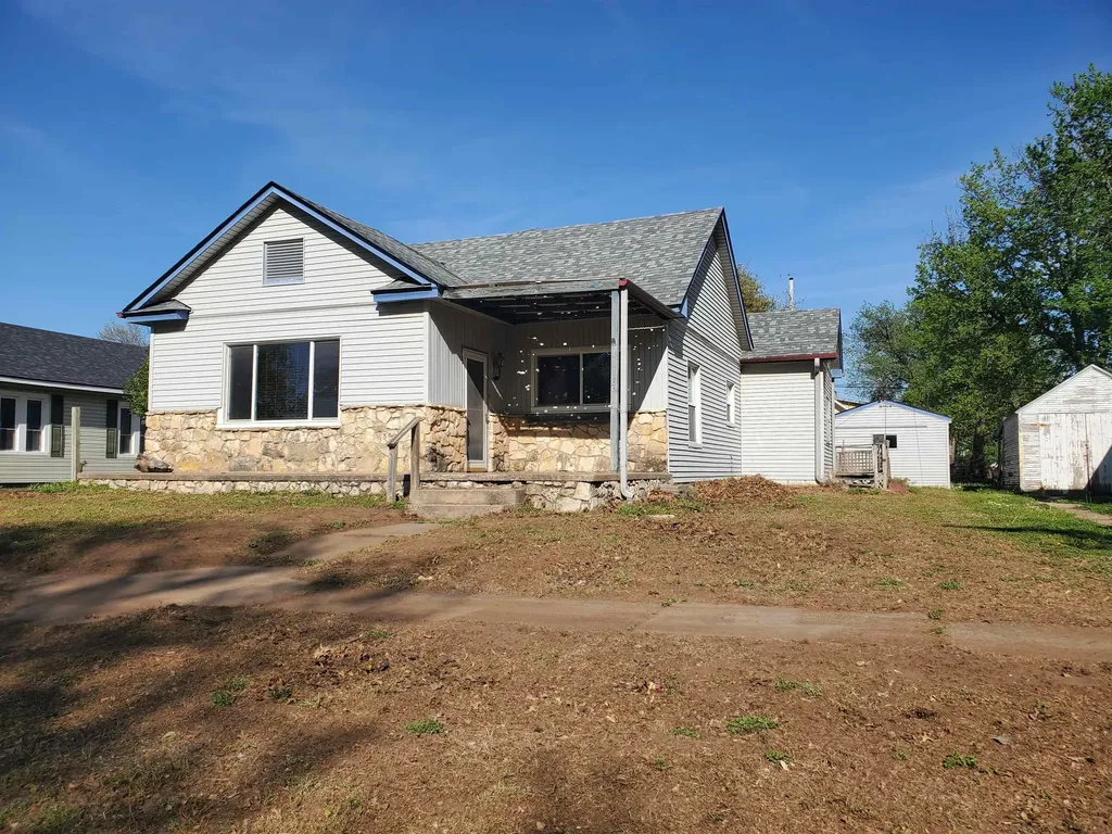 1112 N 4th Arkansas City KS 67005