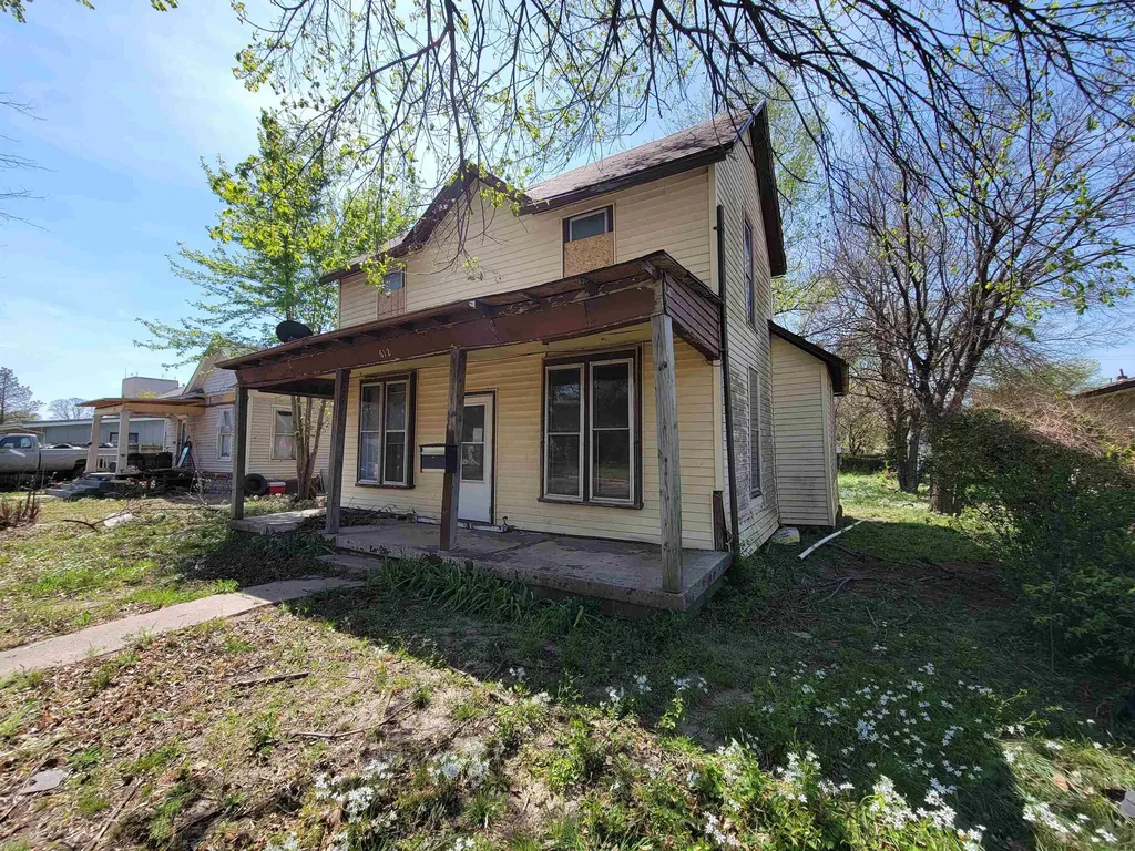 612 N C Street Wellington KS 67152