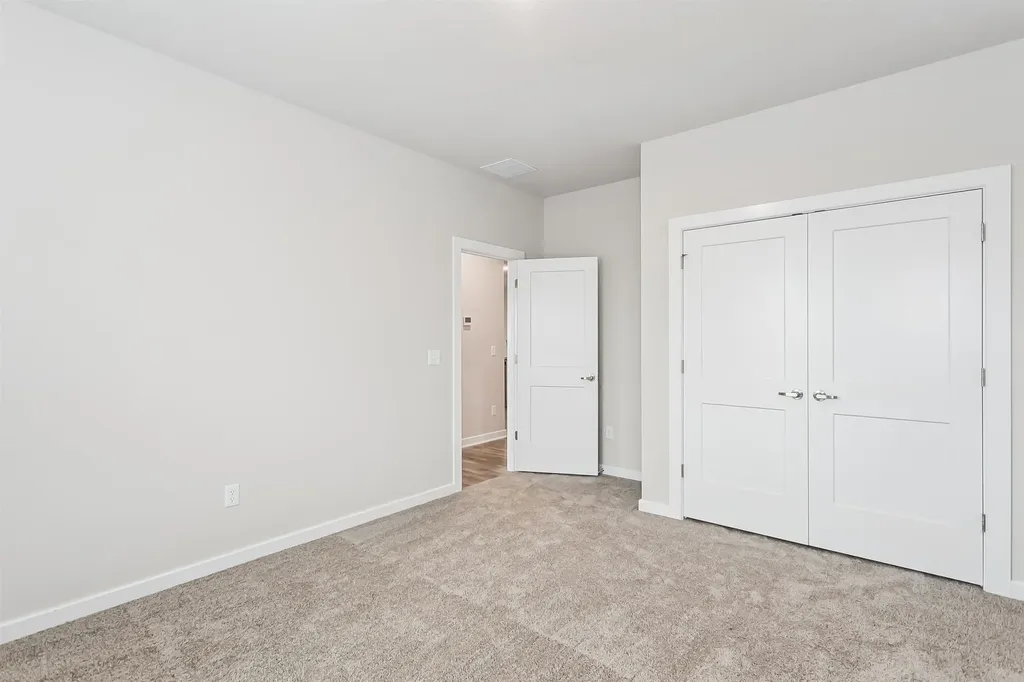 1566 N Emerald Valley Drive Mulvane KS 67110