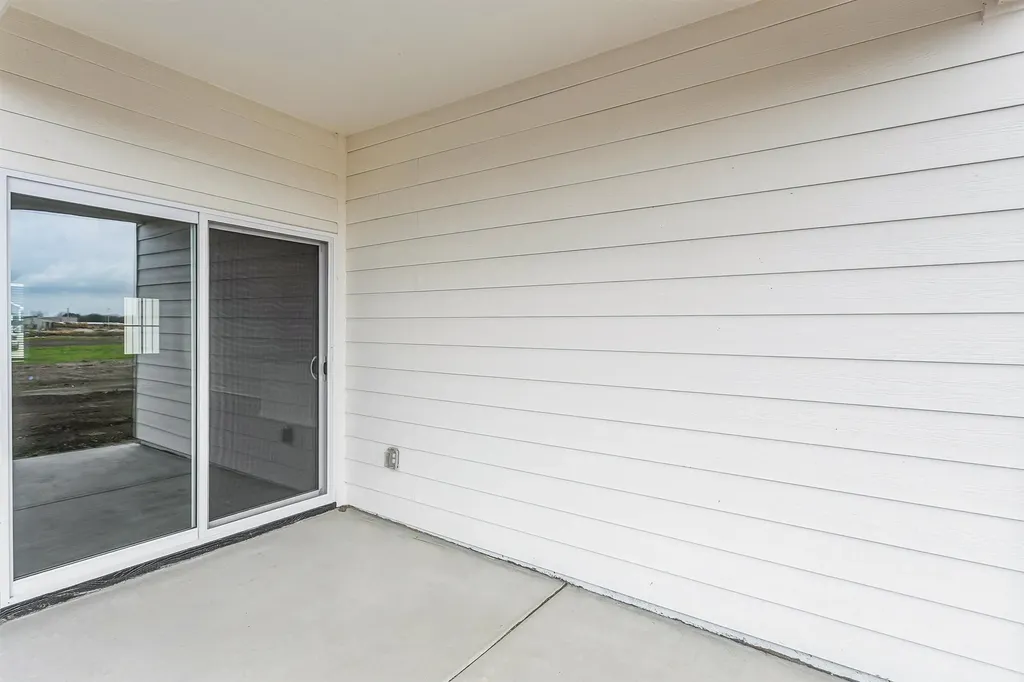1570 N Emerald Valley Drive Mulvane KS 67110