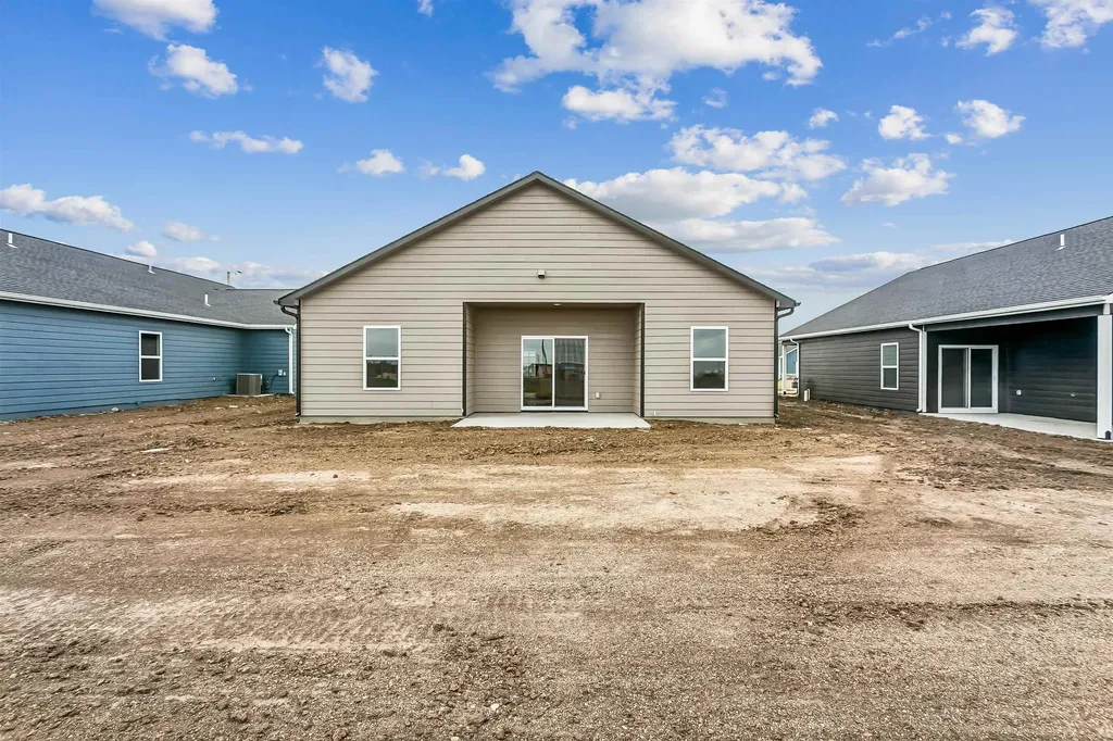 1562 N Emerald Valley Drive Mulvane KS 67110