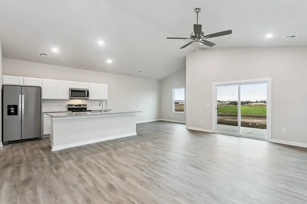 1562 N Emerald Valley Drive Mulvane KS 67110
