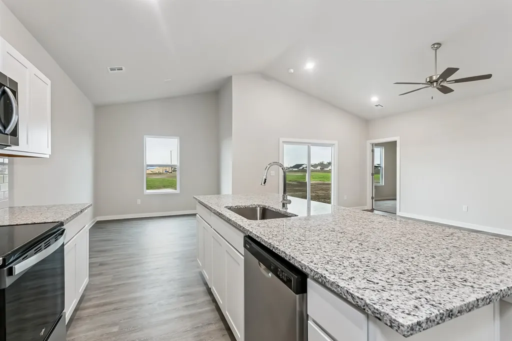 1562 N Emerald Valley Drive Mulvane KS 67110