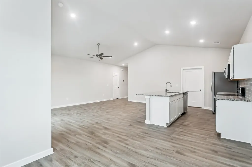 1562 N Emerald Valley Drive Mulvane KS 67110