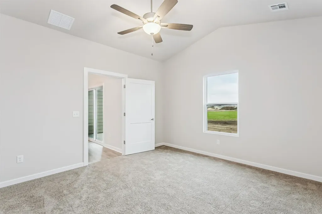 1562 N Emerald Valley Drive Mulvane KS 67110
