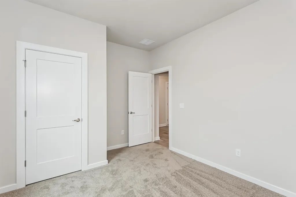 1562 N Emerald Valley Drive Mulvane KS 67110