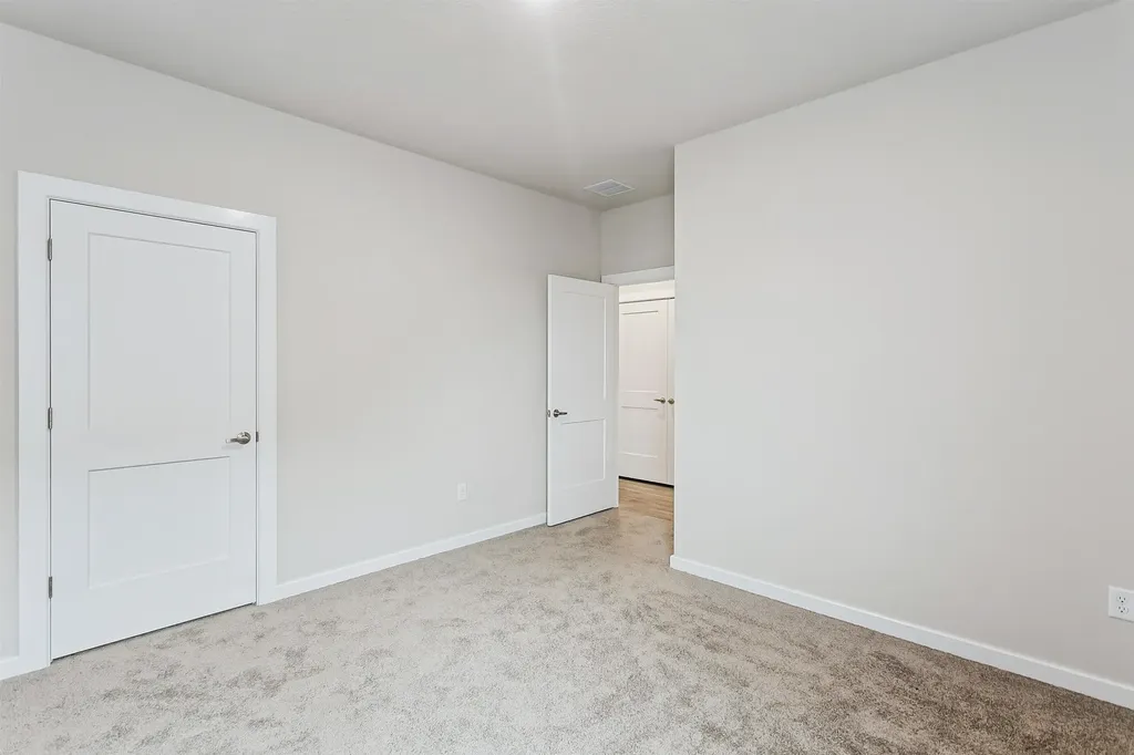 1558 N Emerald Valley Drive Mulvane KS 67110