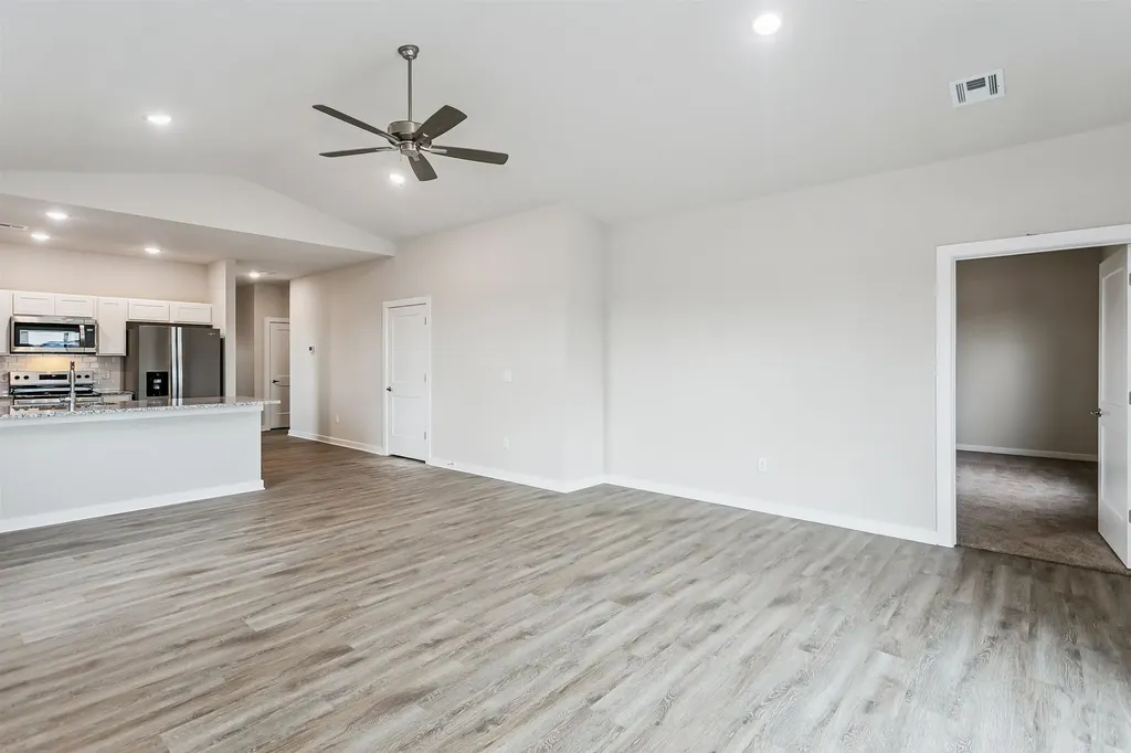 1558 N Emerald Valley Drive Mulvane KS 67110