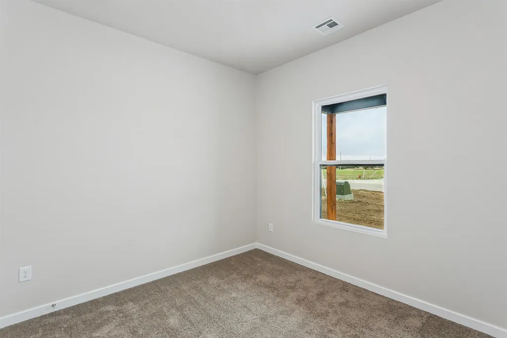 1558 N Emerald Valley Drive Mulvane KS 67110