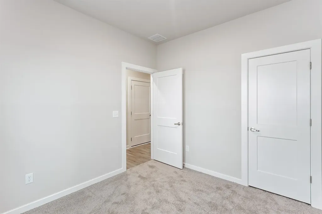 1558 N Emerald Valley Drive Mulvane KS 67110