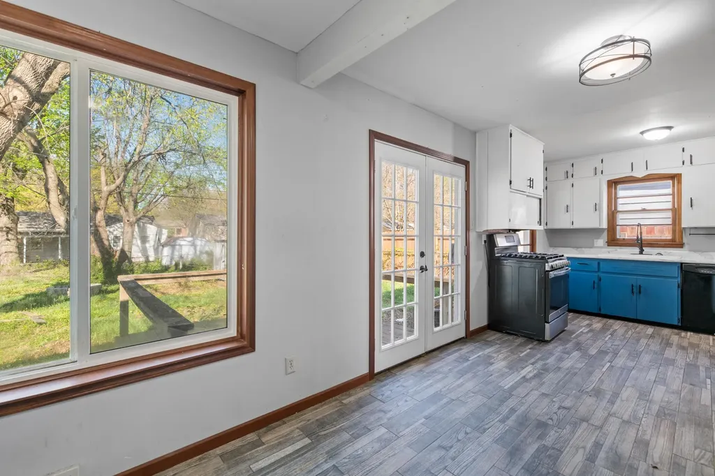 2331 S Dellrose Avenue Wichita KS 67218