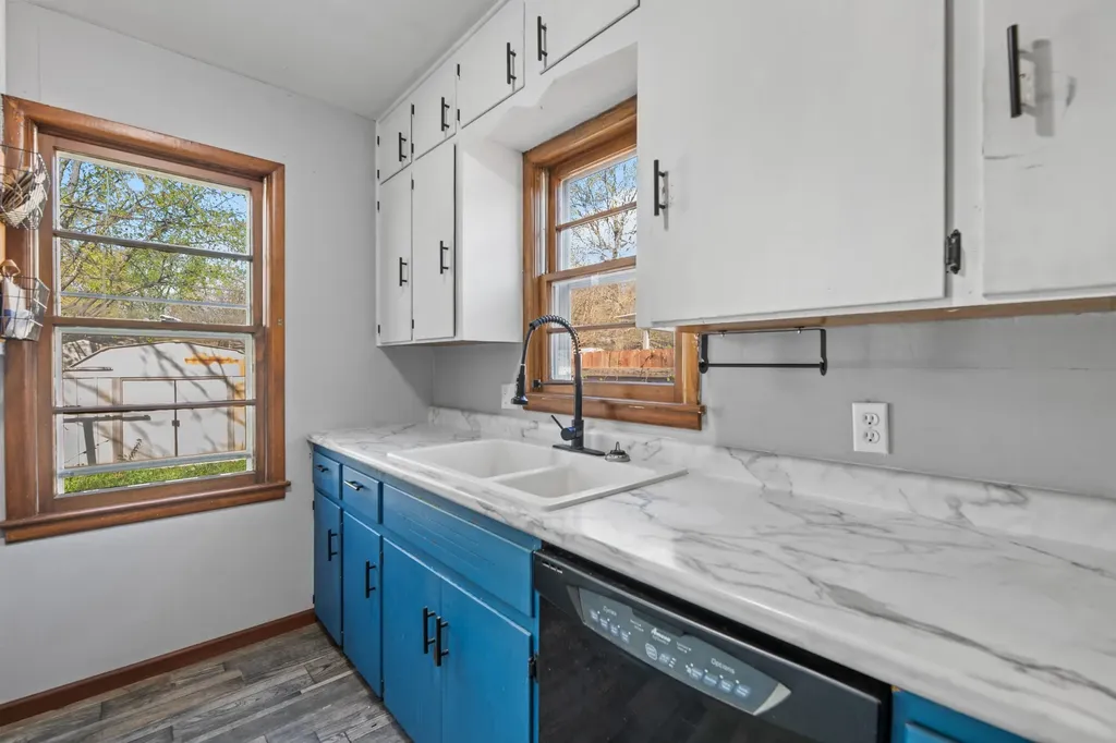 2331 S Dellrose Avenue Wichita KS 67218
