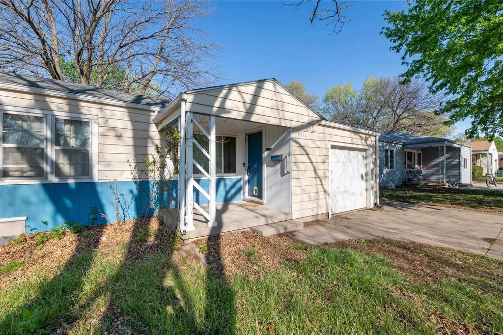 2331 S Dellrose Avenue Wichita KS 67218